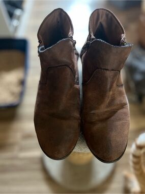 Women’s American rag Abby Brown, Microsuede, ankle booties Size 8.5